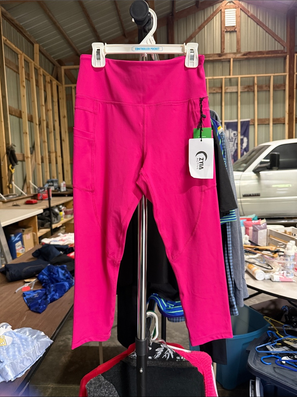 Women’s Fuchsia Active Capri Leggings with Side Pocket